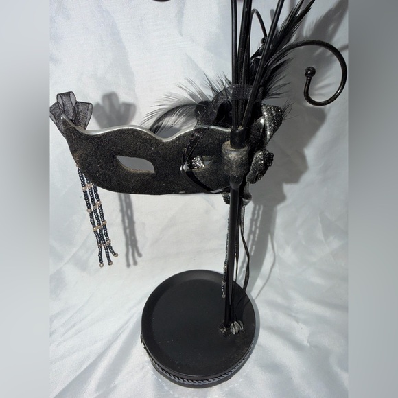 Vintage Gothic Masquerade Mask DecorBlack Wire Scroll Stand – Beaded & Feathered - Picture 6 of 9